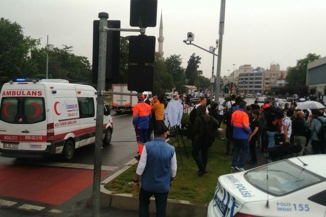 İstanbul'da polis aracına saldırı galerisi resim 8