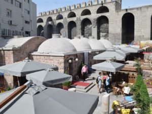 810 Yıllık Tarihi Sultan Hamamı Restoran olarak hizmet veriyor