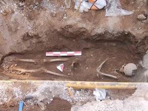 Mardin'de kazı esnasında bulunan insan iskeleti çıkarıldı
