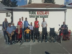 Kızılay'dan engellilere tekerlekli sandalye