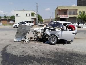 Otomobiller çarpıştı: 4 yaralı