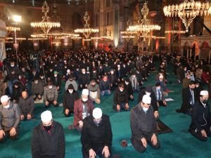 Ayasofya Camii'nde Regaib Gecesi ihya edildi