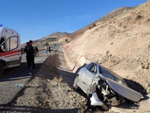 Siirt’te iki araç kafa kafaya çarpıştı: 2 yaralı