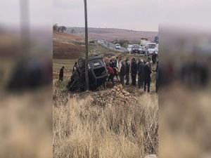 Şanlıurfa'da kamyon ile hafif ticari araç çarpıştı: 3 ölü 4 ağır yaralı