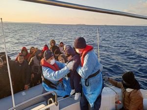 İzmir ve Muğla'da 104 düzensiz göçmen kurtarıldı