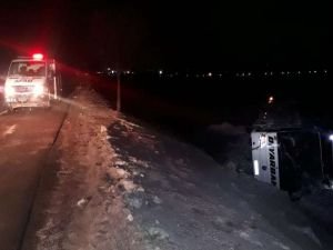 Bitlis'te yolcu otobüsü devrildi: 15 yaralı
