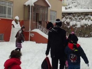 Bitlis'te eğitime kar engeli