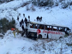 İstanbul'da yolcu otobüsü şarampole yuvarlandı: 3 ölü 17 yaralı (GÜNCELLENDİ)