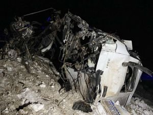 Malatya’da freni patlayan tır kaza yaptı: Sürücü hayatını kaybetti