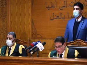 Mısır'da darbe mahkemesi 10 muhalifin idam dosyasını müftüye gönderdi