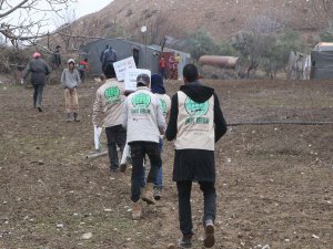 Umut Kervanı insanlık dramının yaşandığı İdlib'deki çadır kentlerde yardım dağıttı