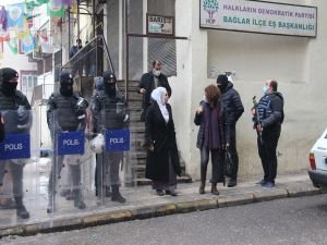 DBP Diyarbakır İl Başkanı Seval Gülmez tutuklandı