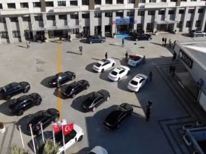 İstanbul'da lüks otomobil kaçakçılarına yönelik operasyon: 8 gözaltı