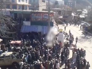 Afganistan'da cami girişinde patlama: Bir ölü 15 yaralı