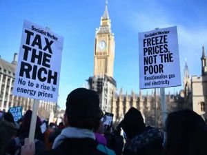 İngiltere'de fiyat artışları protesto edildi