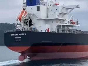 Ukrayna'da ateş açılan gemiler İstanbul Boğazı'ndan geçti