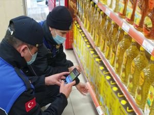 İstanbul'da marketlerde sıvıyağ denetimi: Depolanan yağlar çıkarıldı fiyat düşürüldü
