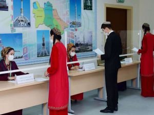 Türkmenistan erken seçimler için sandık başında