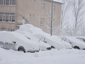 Ardahan'da kar yağışı nedeniyle eğitime ara verildi