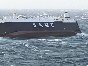 BAE gemisi İran açıklarında battı