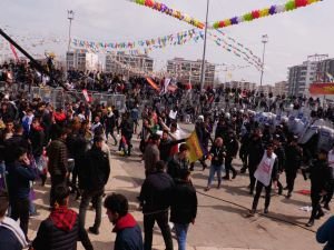 HDP'nin Diyarbakır'daki Nevruz etkinliği olaylı geçti