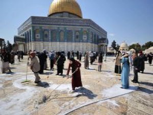 Filistinliler Mescid-i Aksa'yı Ramazan ayına hazırlıyor