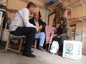 Avrupa Yetim Eli'nden Diyarbakır'da yüzlerce aileye Ramazan yardımı
