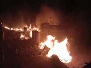 Pakistan'da yangın: 8'i çocuk 9 ölü