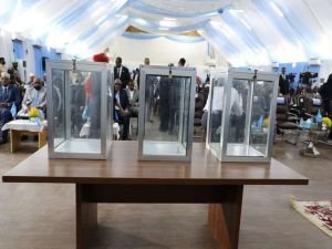 Seçimlerin sürekli ertelendiği Somali'de milletvekilleri sandık başında