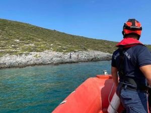 Yunanistan'ın elleri kelepçeli denize attığı 11 göçmenden 3'ü hayatını kaybetti