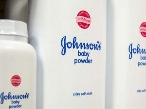 Johnson & Johnson'ın bebek pudralarında kanserojen madde tespit edildi