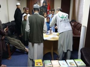 Avrupa Yetimeli Derneğinden Afganistan'daki yetimlere kırtasiye yardımı