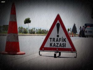 Bursa'da kamyon ile kamyonetin karıştığı kazada 1 kişi öldü