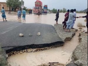 Pakistan'da sel nedeniyle son 24 saatte 57 kişi öldü