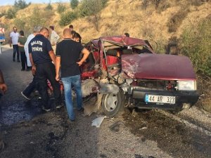 Malatya'da kamyonet ile otomobil çarpıştı: 1 ölü, 4 yaralı