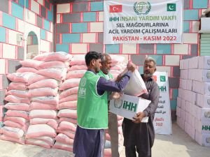 Türkiye’den Pakistan’a insani yardım