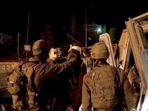 Siyonist işgal rejimi 20 Filistinliyi esir aldı