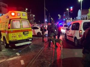 İşgal altındaki Kudüs'te silahlı eylem: Yerleşimcilerden çok sayıda ölü ve yaralı var