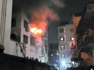 Hindistan'da bina yangını: 14 ölü, 18 yaralı