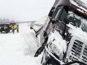 Kar fırtınası nedeniyle ABD yollarında 9 kişi öldü