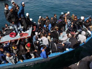Lampedusa Adası'na göçmen gelişmeye devam ediyor
