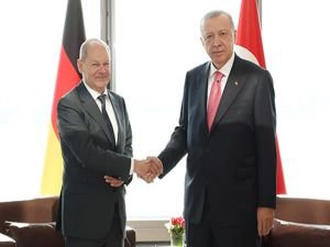 Scholz'dan Cumhurbaşkanı Erdoğan'a tebrik