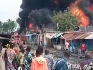 Benin'de kaçak akaryakıt deposunda çıkan yangında 35 kişi öldü