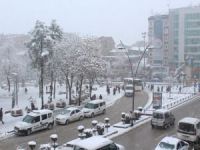 Kar yağışı nedeniyle bir çok ilde eğitime ara verildi