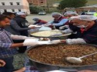 Van'da 30 bin kişiye iftar yemeği verildi
