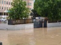 Kısa süreli yağış su gölet oluşturdu