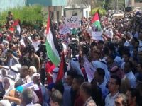 Binlerce Filistinli Mülteci UNRWA'yı protesto etti 