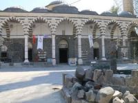 Çatışmaların hedefi olan Kurşunlu Camii üzüntüye boğdu