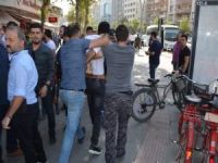 İzinsiz basın açıklamasına polis müdahalesi