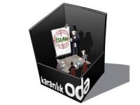 "Karanlık odanın bir adamı…"